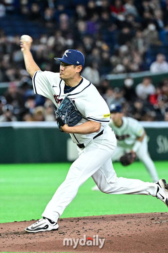 5일 일본 도쿄돔에서 열린 2026 월드 베이스볼 클래식(WBC) 조별리그 한국-체코 경기.노경은이 4회초 마운드에 올라 힘차게 투구하고 있다./마이데일리