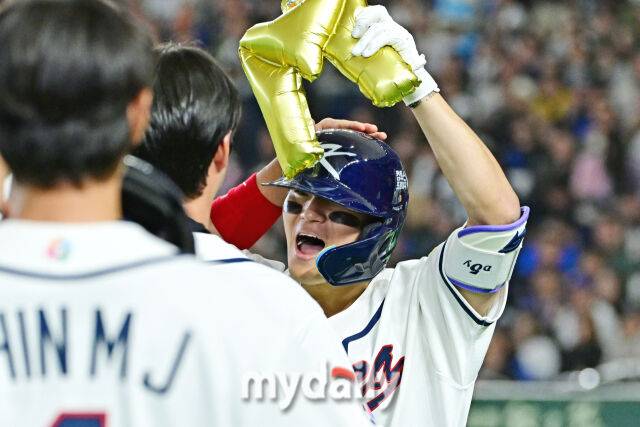 8일 일본 도쿄돔에서 열린 2026 월드 베이스볼 클래식(WBC) 조별리그 한국-대만 경기.김도영이 6회말 1사 1루에 역전 투런포를 친 후 기뻐하고 있다./마이데일리