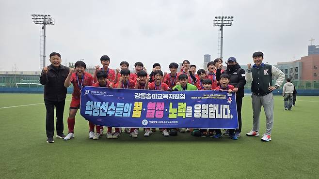 서울 하키의 강자 신임중학교가 지난 3월14일 치열한 접전 끝애 용산중학교를 꺾고 제44회 서울시장기 하키대회 겸 제55회 전국소년체육대회 2차 예선에서 승리했다.