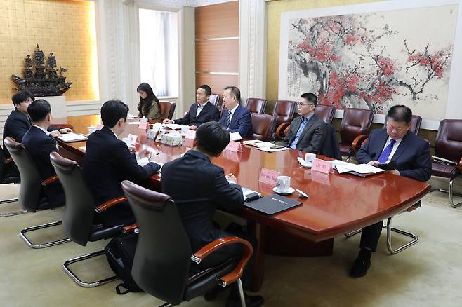 해양경찰청은 지난 16일 중국 베이징에서 열린 한·중 수색구조기관 간 실무회의를 통해 올해 상반기 중 기동훈련을 실시하기로 합의했다. [해양경찰청 제공]