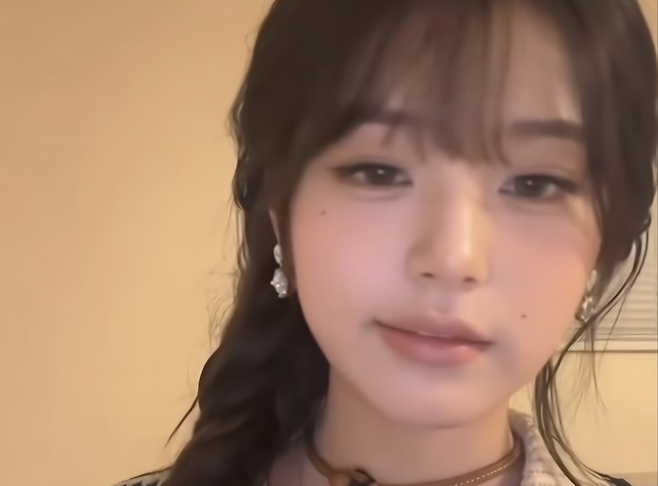 인공지능(AI) 페이스 스왑 기술로 가수 장원영의 얼굴을 합성한 게시물 [(@ubcaiman)]