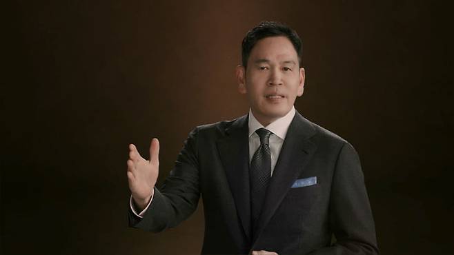 [서울=뉴시스] 정용진 신세계그룹 회장이 신년사를 발표하고 있다. (사진=신세계 제공)  *재판매 및 DB 금지