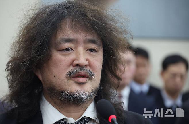 [서울=뉴시스] 고승민 기자 = 방송인 김어준 씨. 2024.12.13. kkssmm99@newsis.com