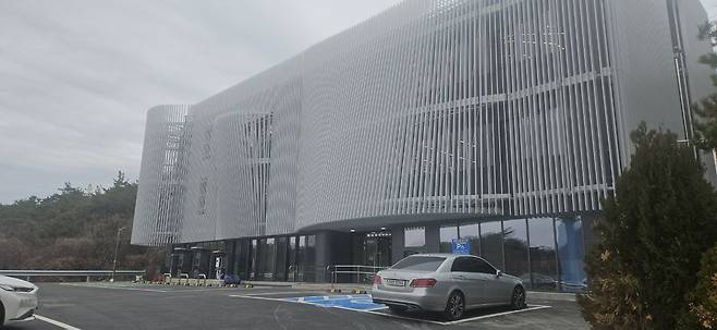 낙월해상풍력 관련 기업들이 홍농공업단지에 새로 지은 사무실 건물 (사진: 살아지구)