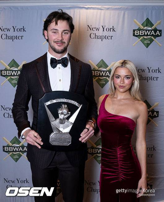 [사진] 폴 스킨스, 리비 던 커플 ⓒGettyimages(무단전재 및 재배포 금지)