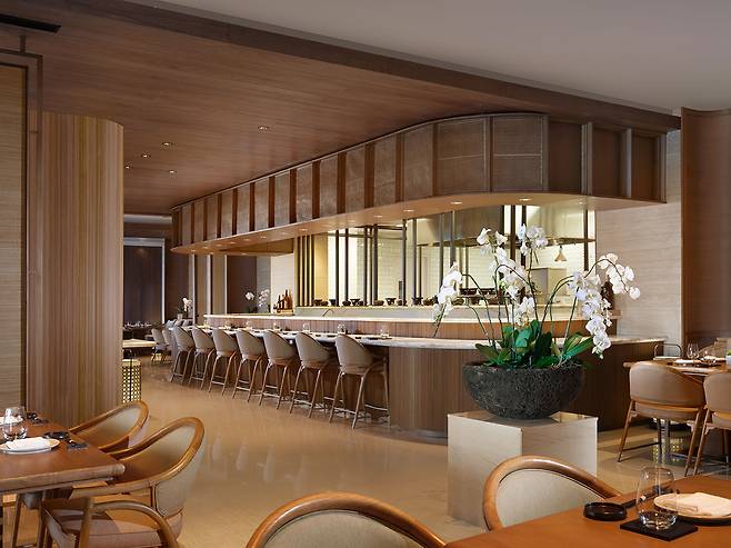 정갈한 일본식 요리와 감각적인 다이닝 공간이 어우러진 이자카야 오쿠. 사진제공|팜투어))