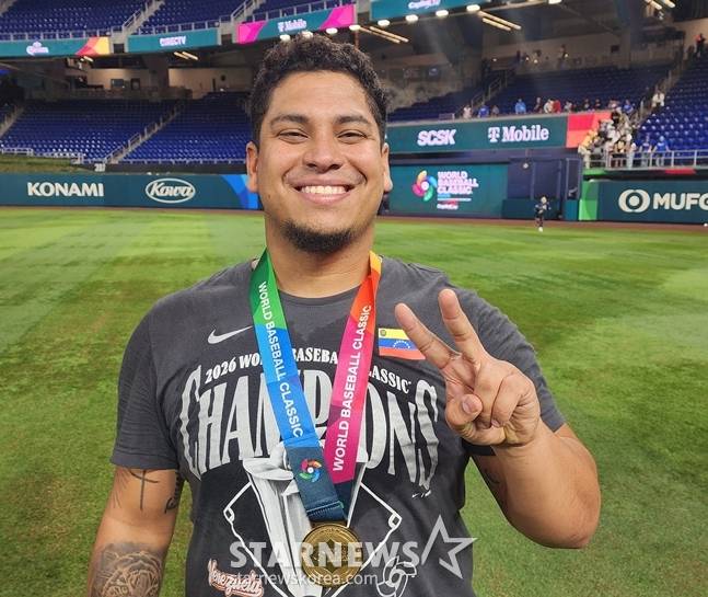 우승 세리머니 직후 산체스. /사진=박수진 기자