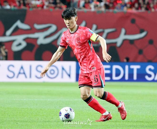축구 국가대표팀 미드필더 황인범. /사진=강영조 선임기자