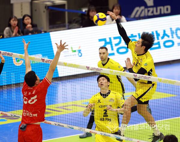 속공 공격하는 차영석.