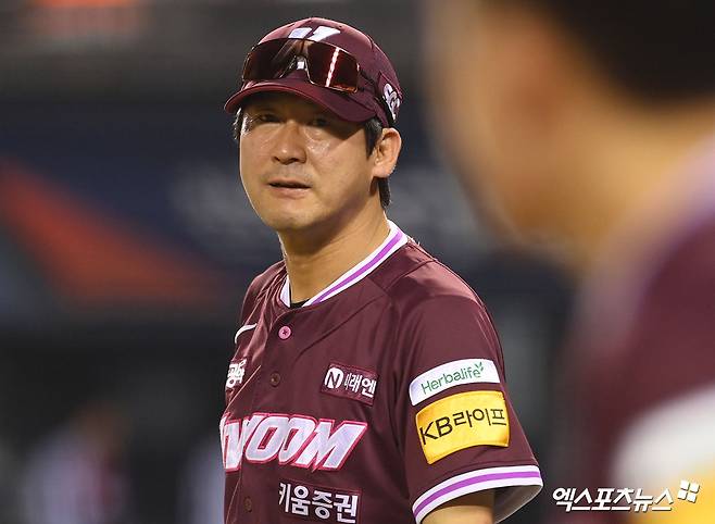 설종진 키움 히어로즈 감독이 베테랑 타자 안치홍의 2026시즌 수비 포지션을 1루수로만 기용하겠다는 계획을 밝혔다. 사진 엑스포츠뉴스 DB