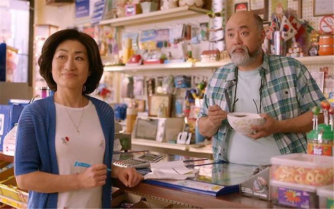 캐나다 시트콤 '김씨네 편의점'의 한 장면 [CBC 시트콤 '김씨네 편의점' 캡처. 재판매 및 DB 금지] photo@yna.co.kr