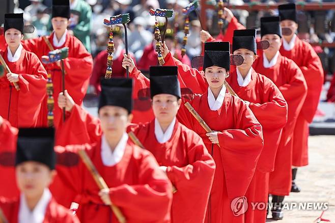 정전에서 펼쳐지는 종묘대제 일무 [연합뉴스 자료사진]