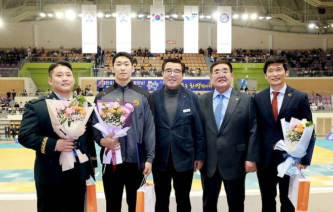 대회 앞둔 국군체육부대 선수들이 교통사고 수습…보령시장 표창 [보령시 제공. 재판매 및 DB 금지]