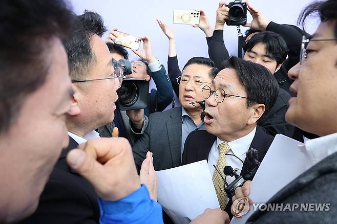 강기정 광주시장, 전남 의대 입지 문제로 전남 서부권과 갈등 [연합뉴스 자료사진]