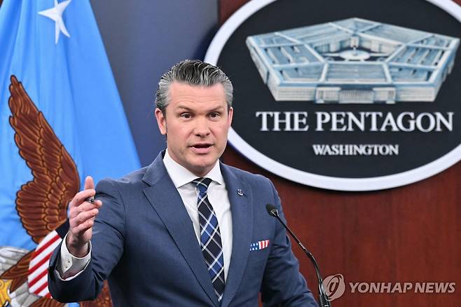 전황 브리핑하는 헤그세스 미 국방장관 (워싱턴 AFP=연합뉴스 재판매 및 DB금지)