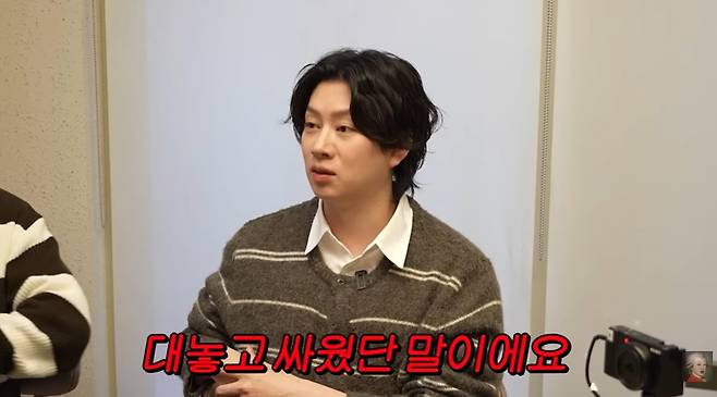 김희철이 슈퍼주니어 멤버 신동과 같이 유튜브 채널 ‘공부왕찐천재 홍진경’에 출연했다.