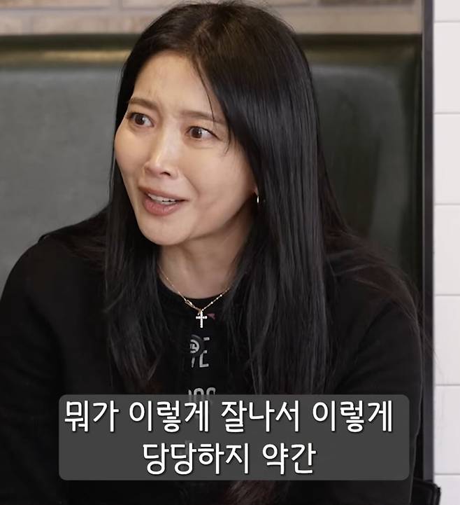 배우 오윤아가 발달장애 아들을 공개한 이후 비난을 받은 사실을 털어놓으며 눈물 흘리고 있다 / 사진 = 오윤아 유튜브 채널