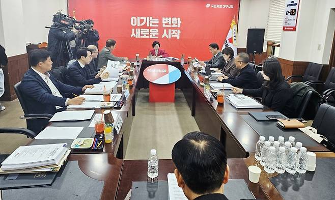 국민의힘 대구시당 공천관리위원회가 20일 국민의힘 대구시당에서 기초단체장 공천 신청자 면접을 진행하고 있다.뉴스1
