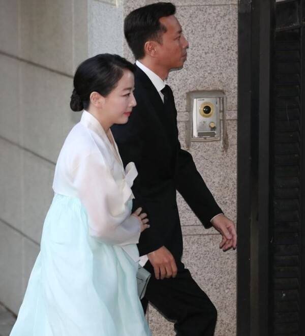 2022년 8월 변중석 여사의 15주기 제사에 참여중인 정대선, 노현정 부부 / 사진=연합뉴스