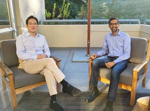 이재용 삼성전자 회장과 순다르 피차이 구글 최고경영자(CEO). [출처=삼성전자]