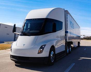 미 화물운송 업체 모네 트랜스포트가 테슬라 세미를 파일럿 운행해 보고 있는 모습.(사진=모네 트랜스포트 엑스 캡처)