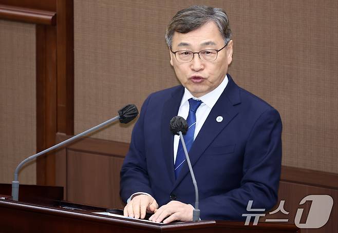 정근식 서울시교육감이 24일 오후 서울 중구 서울시의회에서 열린 334회 임시회 개회식에서 인사말을 하고 있다. 2026.2.24 ⓒ 뉴스1 최지환 기자