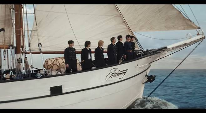 방탄소년단 '스윔' 뮤직비디오 갈무리