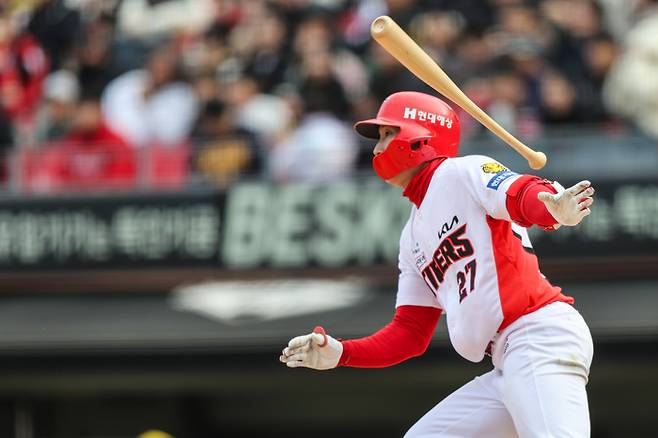 KIA 김호령이 14일 광주-기아 챔피언스 필드에서 열린 2026 KBO리그 시범경기 KT와 경기에서 1타점 적시타를 치고 있다. 사진 | KIA 타이거즈