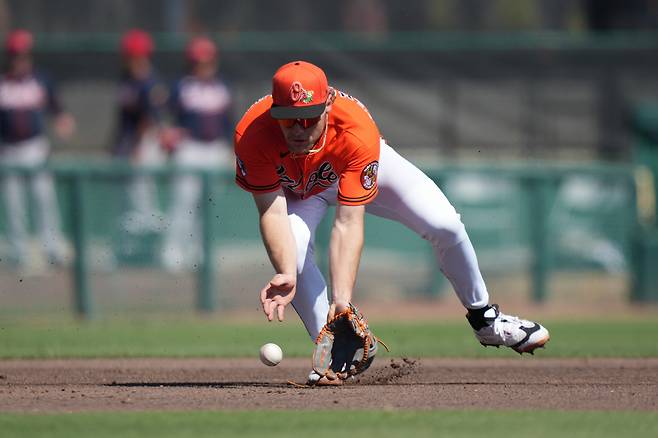 Baltimore Orioles shortstop Gunnar Henderson fields a ground out by Atlanta Braves' Mauricio Dubon during the fifth inning of a spring training baseball game, Saturday, Feb. 28, 2026, in Sarasota. (AP Photo/Matt Slocum)







<저작권자(c) 연합뉴스, 무단 전재-재배포, AI 학습 및 활용 금지>