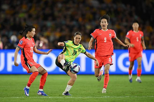 epa12803371 Katrina Gorry of Australia (C) and Chae-Rim Kang  (L) and Eun-Ji Mun of South Korea in action during the AFC Women?s Asian Cup Group A match between Australia and South Korea in Sydney, Australia, 08 March 2026.  EPA/DEAN LEWINS NO ARCHIVING, EDITORIAL USE ONLY AUSTRALIA AND NEW ZEALAND OUT







<저작권자(c) 연합뉴스, 무단 전재-재배포, AI 학습 및 활용 금지>
