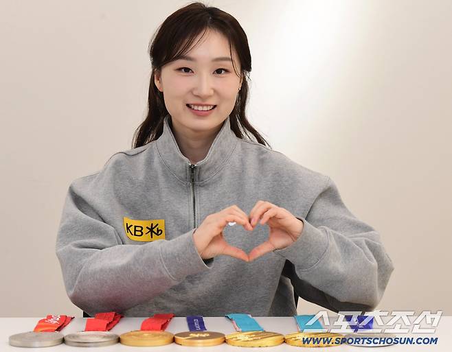 쇼트트랙 간판스타 최민정이 본지와 인터뷰에 앞서 포즈를 취했다. 최민정은 올림픽 통산 7개(금메달 4개, 은메달 3개) 메달을 획득했다. 삼성동=송정헌 기자songs@sportschosun.com/2026.03.12/
