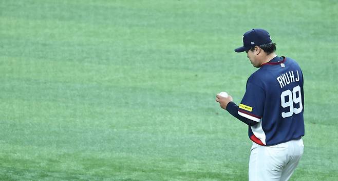 류현진, 2회말 3실점

    (마이애미=연합뉴스) 김인철 기자 = 13일(현지시간) 미국 플로리다주 마이애미 론디포파크에서 열린 월드베이스볼클래식(WBC) 대한민국과 도미니카공화국의 준준결승전 경기. 2회말 3실점을 한 한국 선발투수 류현진이 아쉬워하고 있다. 2026.3.14

    yatoya@yna.co.kr

(끝)





<저작권자(c) 연합뉴스, 무단 전재-재배포, AI 학습 및 활용 금지>