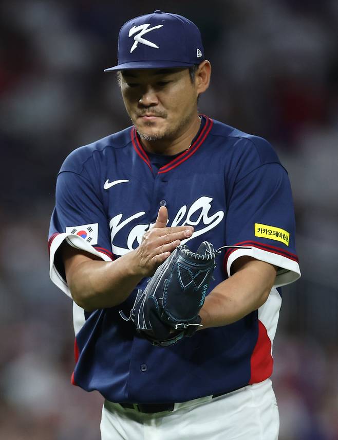 추가 실점 막은 노경은

    (마이애미=연합뉴스) 윤동진 기자 = 13일(현지시간) 미국 플로리다주 마이애미 론디포파크에서 열린 월드베이스볼클래식(WBC) 대한민국 대 도미니카공화국 준준결승전. 추가 실점을 막으며 2회말을 마무리한 한국 노경은이 박수를 치고 있다. 2026.3.14

    mon@yna.co.kr

(끝)





<저작권자(c) 연합뉴스, 무단 전재-재배포, AI 학습 및 활용 금지>