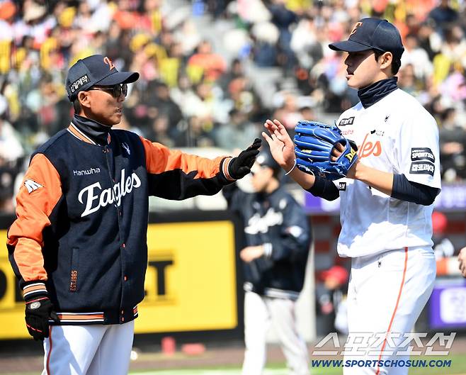 20일 대전한화생명볼파크에서 열린 KIA와 한화의 시범경기, 2회초 투구를 마친 한화 문동주가 더그아웃으로 향하고 있다. 대전=허상욱 기자wook@sportschosun.com/2026.03.20/