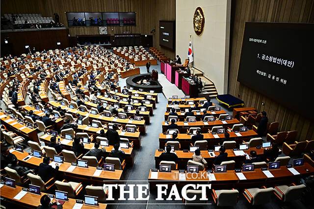 김용민 법사위 여당 간사가 19일 오후 서울 여의도 국회에서 열린 제433회국회(임시회) 제2차 본회의에 참석해 공소청법안(대안)에 대한 제안설명을 하고 있다. /국회=배정한 기자