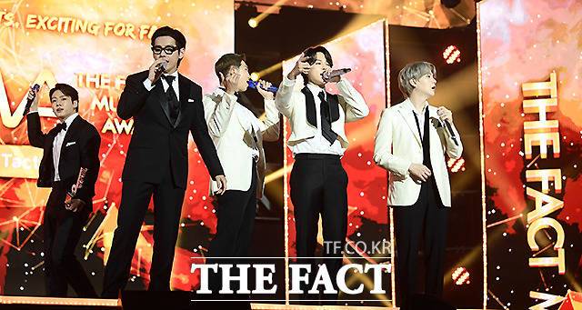 긴 완전체 공백기를 깨고 돌아오는 방탄소년단은 앨범 발매와 더불어 초대형 월드투어를 개최한다. 더불어 메시지와 목소리 그리고 K컬처의 뿌리라 할 수 있는 정서를 어떻게 전개하고 전파해 나갈지 귀추가 주목된다. 사진은 2021년 열린 '2021 TMA'에 참석했을 당시 모습. /더팩트 DB