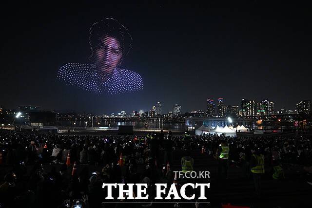 드론으로 보여지는 BTS 멤버 슈가.