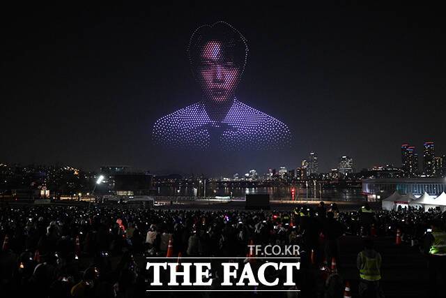 드론으로 보여지는 BTS 멤버 진.