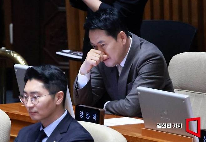 장동혁 국민의힘 대표가 19일 국회에서 열린 3월 임시국회 2차 본회의에 참석하고 있다. 2026.3.19 김현민 기자