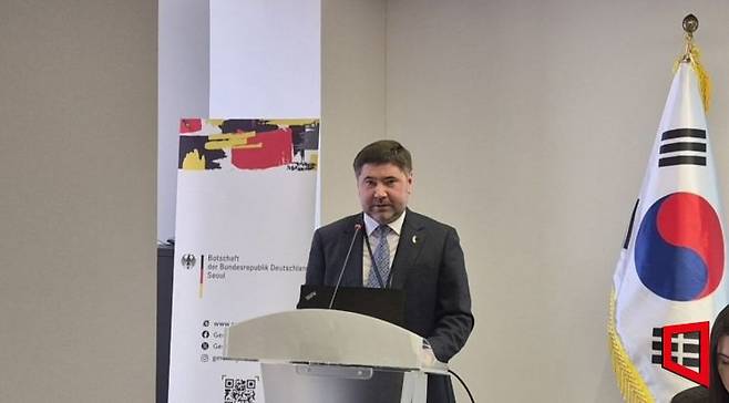 안드리 베쉬킨 주한우크라이나대사 대리가 20일 서울 중구 주한유럽연합(EU)대사관에서 열린 '우크라이나 전쟁 4년, 글로벌 불안정성과 한반도 시사점' 간담회에 발언하고 있다. 심성아 기자