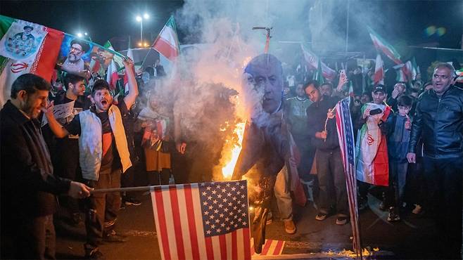 테헤란 집회에서 불타는 성조기