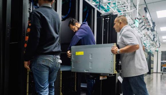 젠슨 황 엔비디아 CEO가 엔비디아 블로그에 게재한 노동자 모습. [사진=엔비디아 블로그]