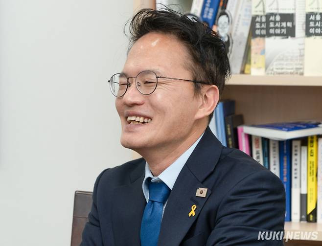 박주민 더불어민주당 의원이 17일 서울 여의도 국회 본관에서 쿠키뉴스와 인터뷰하고 있다. 임은재 기자