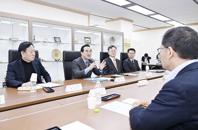 [서울=뉴시스] 박홍근 기획예산처 장관 후보자가 11일 오후 서울 중구 예금보험공사에서 '전략기획 분야 정책간담회'를 주재하고 있다. (사진=기획예산처 제공) 2026.03.11. photo@newsis.com *재판매 및 DB 금지