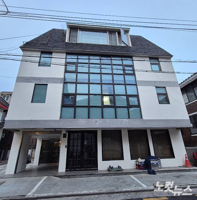 이규연 청와대 홍보소통수석이 소유한 강남 개포동의 상가 건물. 양형욱 기자