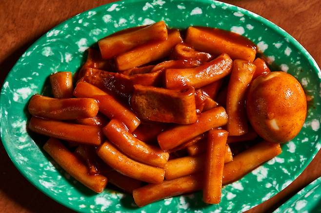 짠 음식 위주의 식습관은 혈관 압력을 높이는 생활 요인으로 지목된다. 게티이미지