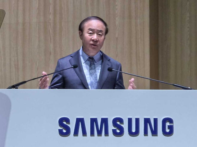 삼성전자가 18일 경기도 수원시 수원컨벤션센터에서 주주, 기관투자자, 경영진이 참석한 가운데 제57기 정기 주주총회를 개최했다.  삼성전자