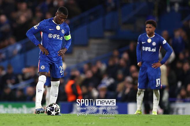 ▲ 프리미어리그가 챔피언스리그에서 대거 탈락했다. 무너진 종가의 자존심과 추가 티켓 확보라는 현실적 과제를 동시에 짊어진 아스널과 리버풀 두 팀의 행보에 시선이 집중되고 있다.