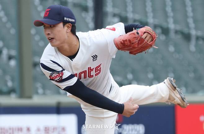 2026 신한 SOL Bank KBO리그 시범경기 롯데 자이언츠 대 KT 위즈 경기가 12일 부산 사직야구장에서 열렸다. 롯데 박정민이 역투하고 있다. /사진=김진경 대기자