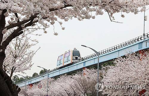 인천 중구 월미공원의 월미바다열차 [연합뉴스 자료사진]